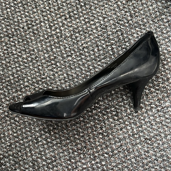 GUC - Tahari women’s open toe black patent heels Size 7 - Picture 4 of 6